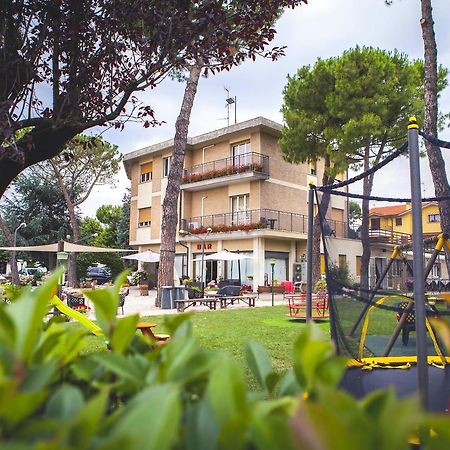 Hotel Ausonia Monte Porzio Экстерьер фото