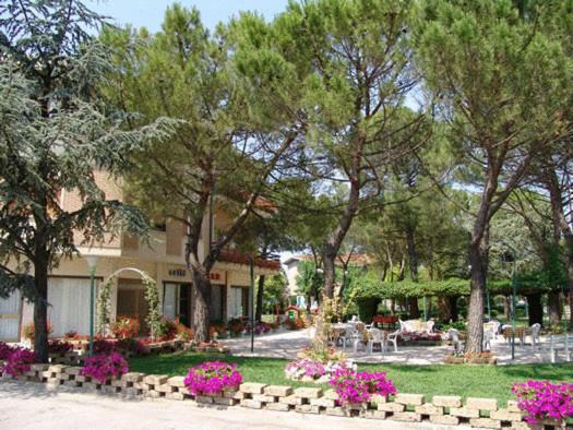 Hotel Ausonia Monte Porzio Экстерьер фото