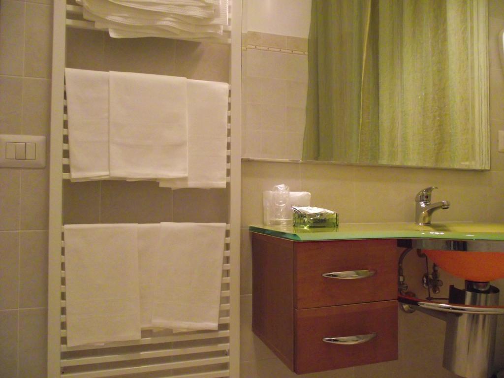 Hotel Ausonia Monte Porzio Экстерьер фото