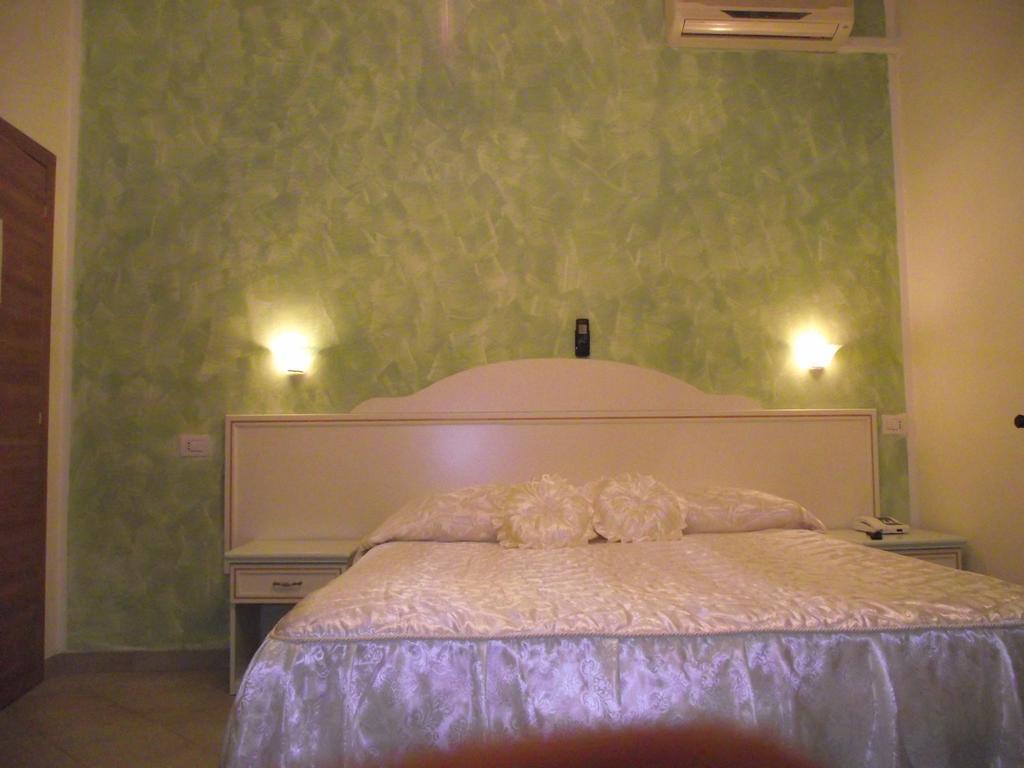 Hotel Ausonia Monte Porzio Номер фото