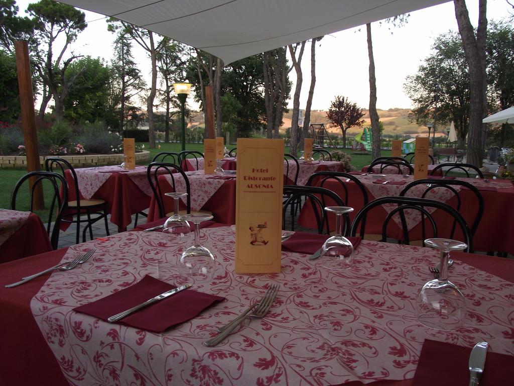 Hotel Ausonia Monte Porzio Экстерьер фото