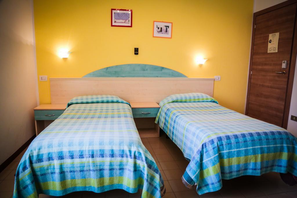 Hotel Ausonia Monte Porzio Экстерьер фото