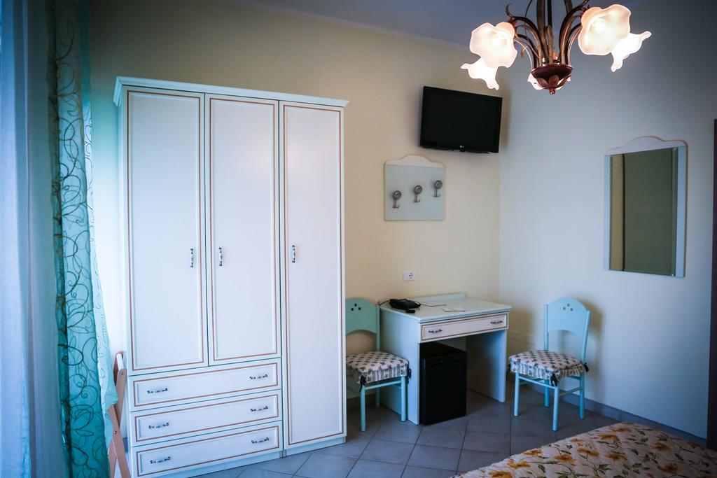 Hotel Ausonia Monte Porzio Экстерьер фото