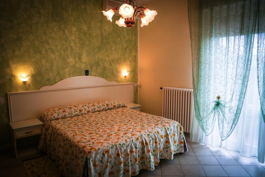 Hotel Ausonia Monte Porzio Экстерьер фото