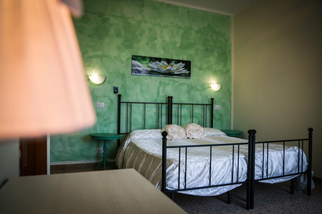Hotel Ausonia Monte Porzio Экстерьер фото
