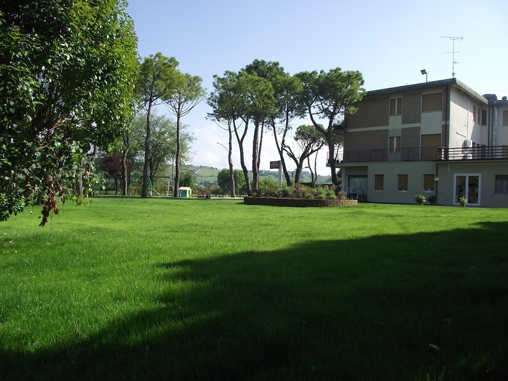 Hotel Ausonia Monte Porzio Экстерьер фото