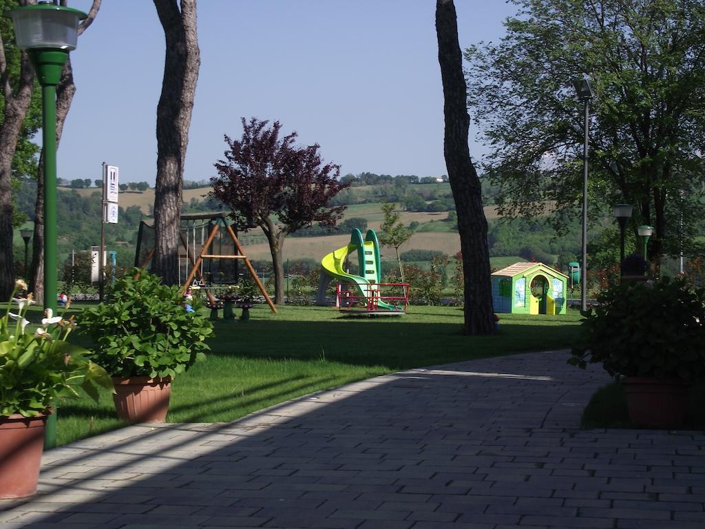 Hotel Ausonia Monte Porzio Экстерьер фото