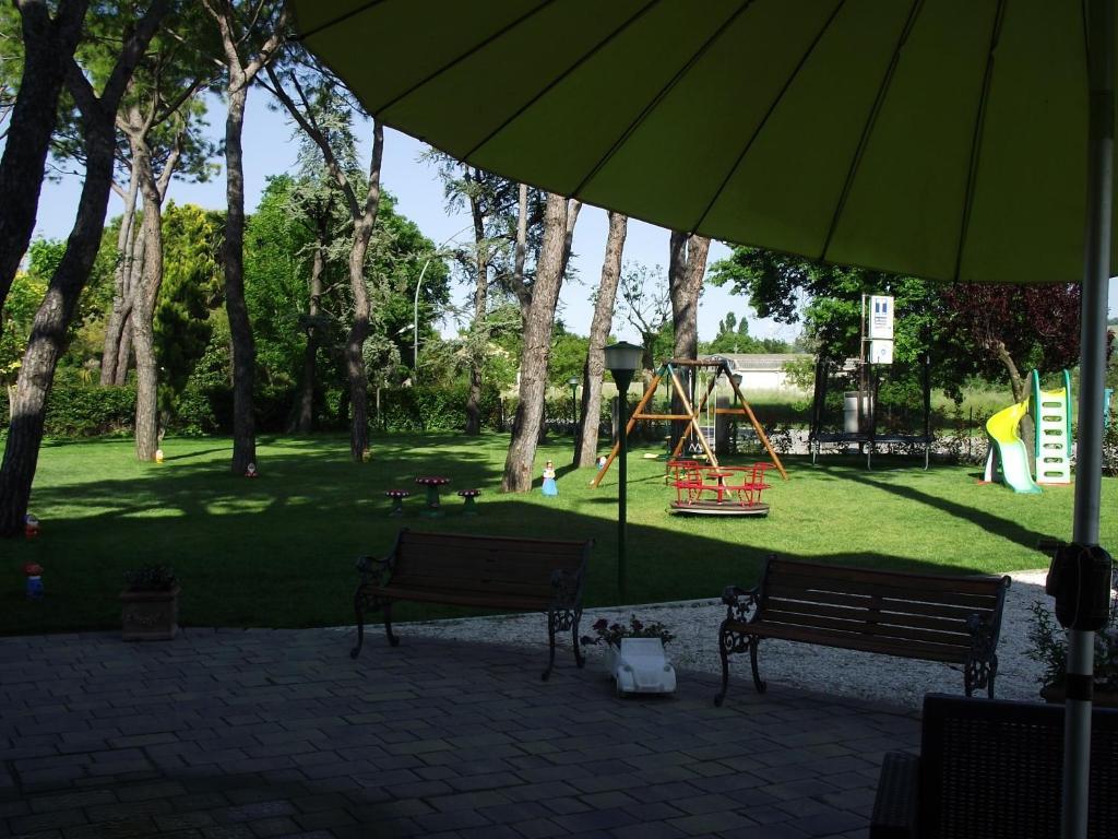 Hotel Ausonia Monte Porzio Экстерьер фото