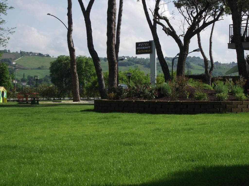 Hotel Ausonia Monte Porzio Экстерьер фото