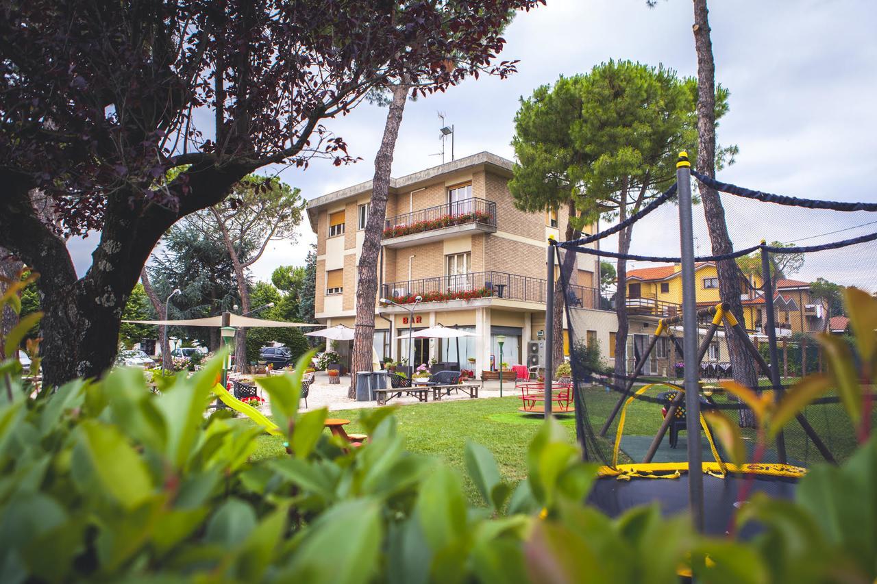 Hotel Ausonia Monte Porzio Экстерьер фото