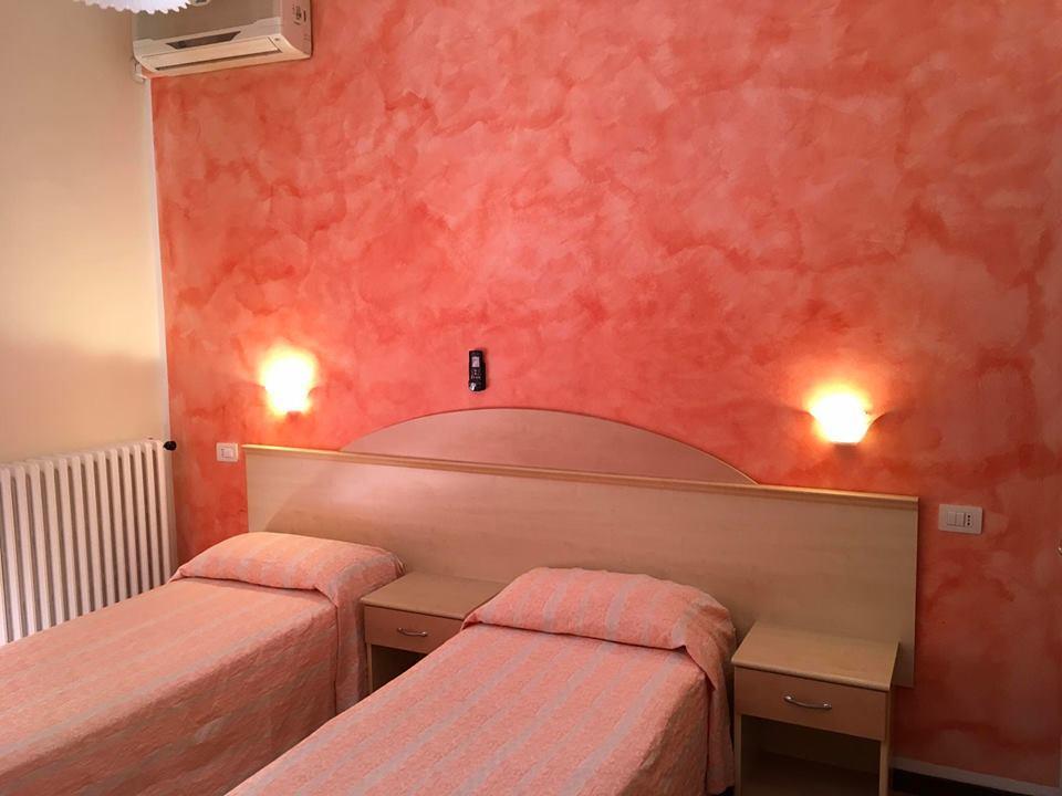 Hotel Ausonia Monte Porzio Экстерьер фото