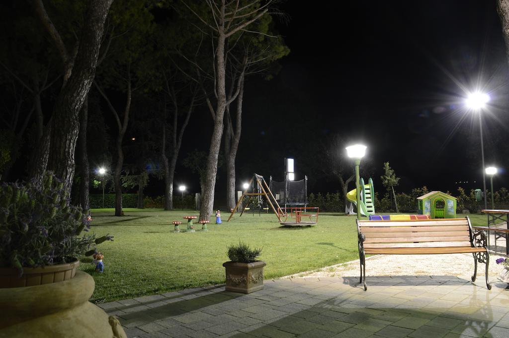 Hotel Ausonia Monte Porzio Экстерьер фото