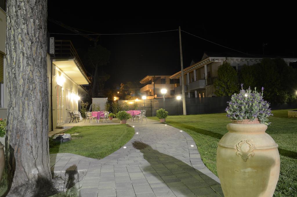Hotel Ausonia Monte Porzio Экстерьер фото