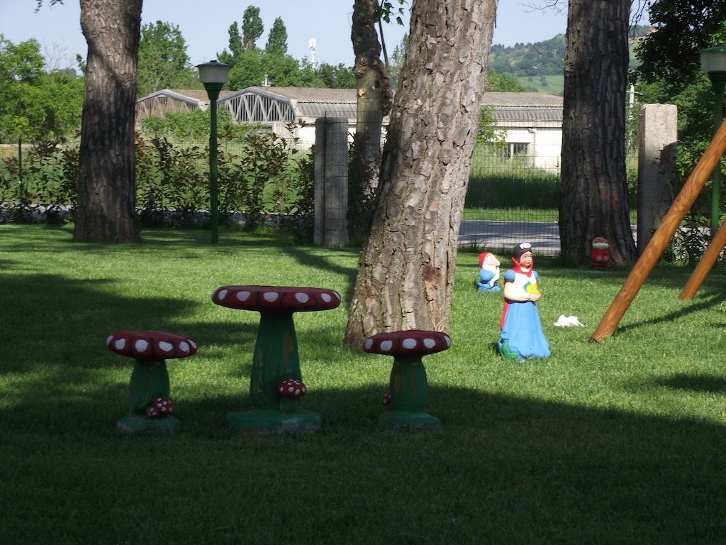 Hotel Ausonia Monte Porzio Экстерьер фото