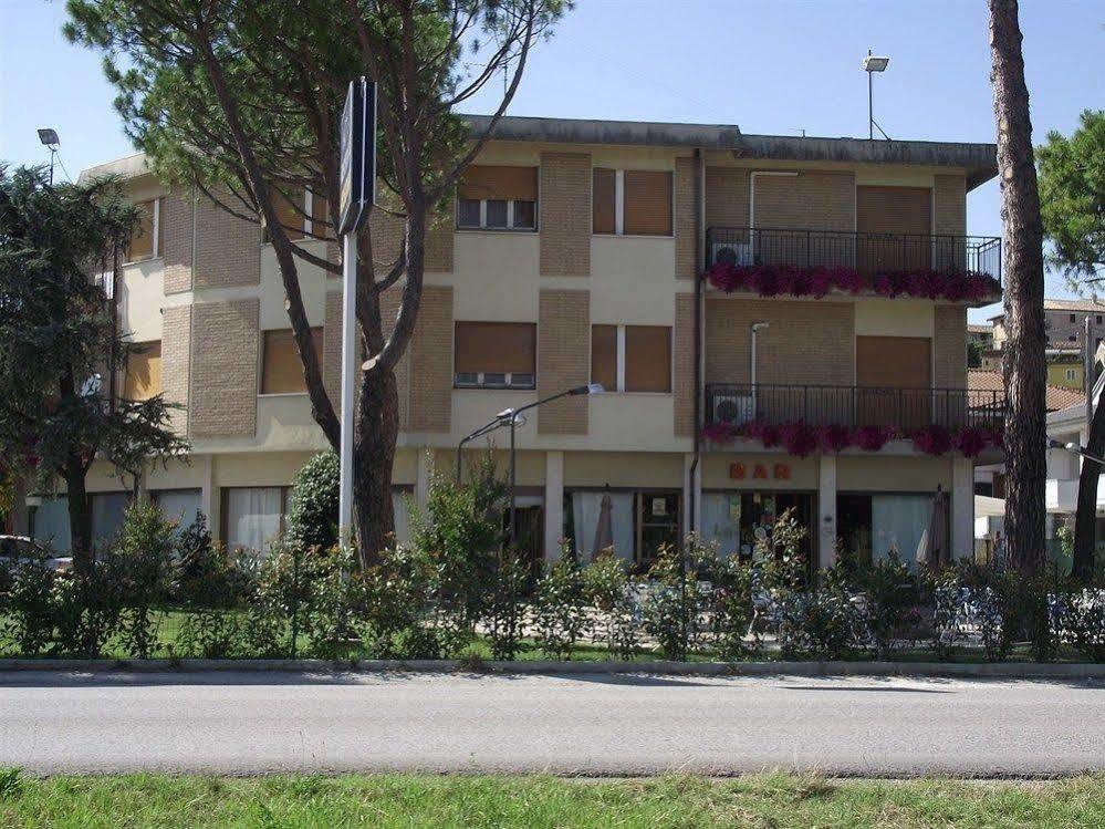 Hotel Ausonia Monte Porzio Экстерьер фото