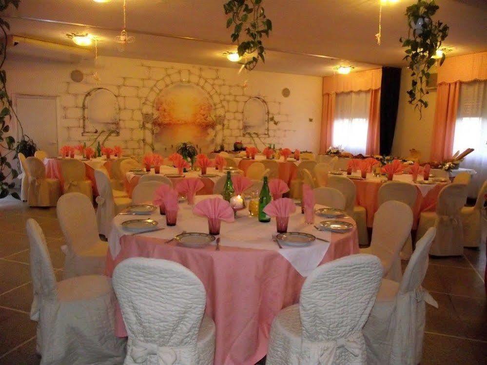 Hotel Ausonia Monte Porzio Экстерьер фото