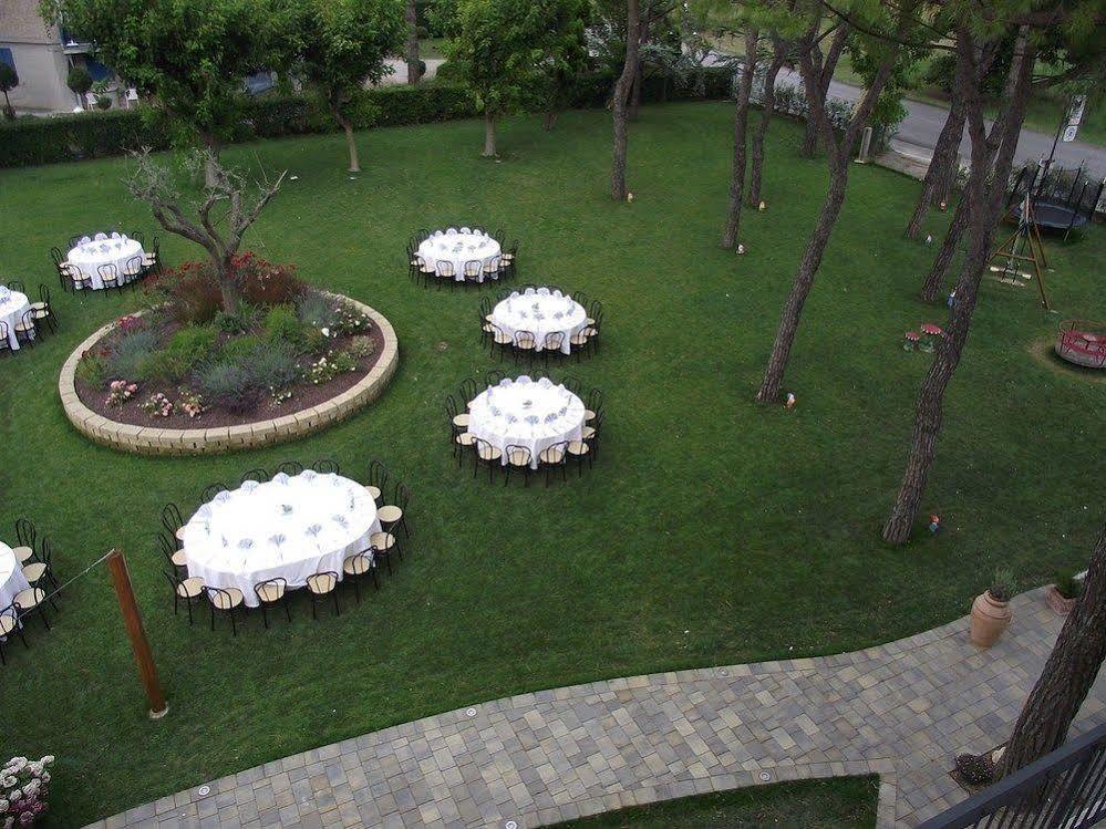 Hotel Ausonia Monte Porzio Экстерьер фото