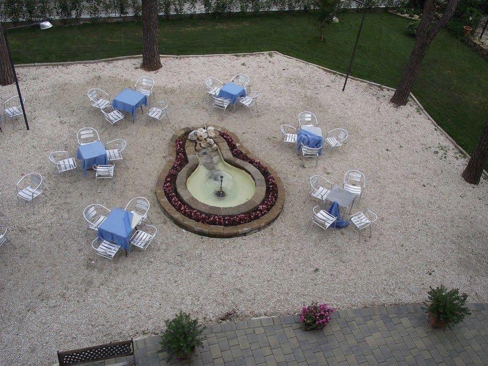 Hotel Ausonia Monte Porzio Экстерьер фото