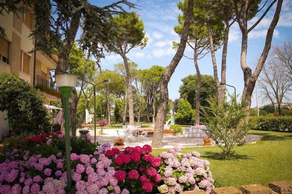 Hotel Ausonia Monte Porzio Экстерьер фото