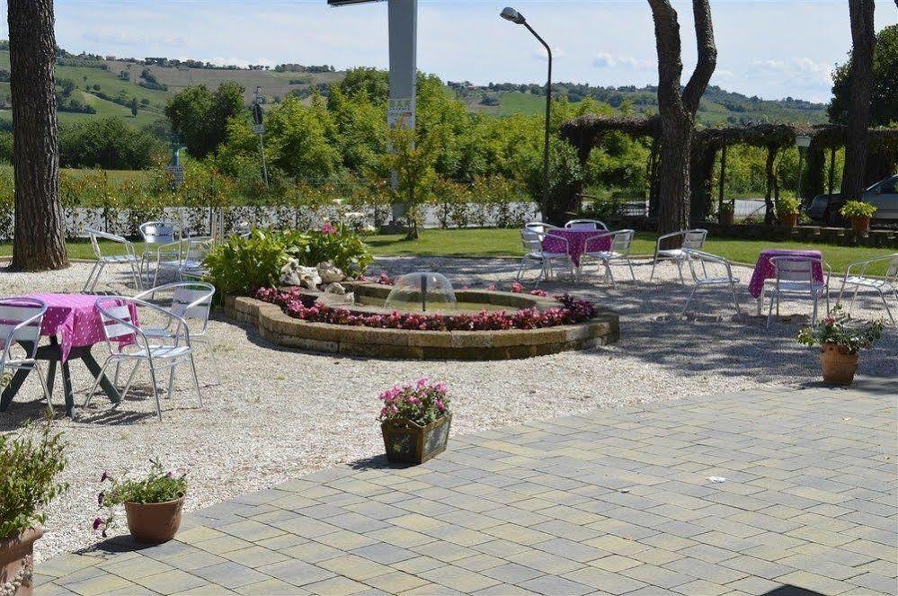 Hotel Ausonia Monte Porzio Экстерьер фото