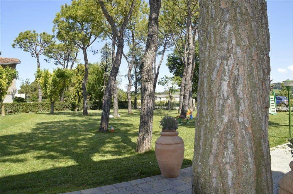 Hotel Ausonia Monte Porzio Экстерьер фото